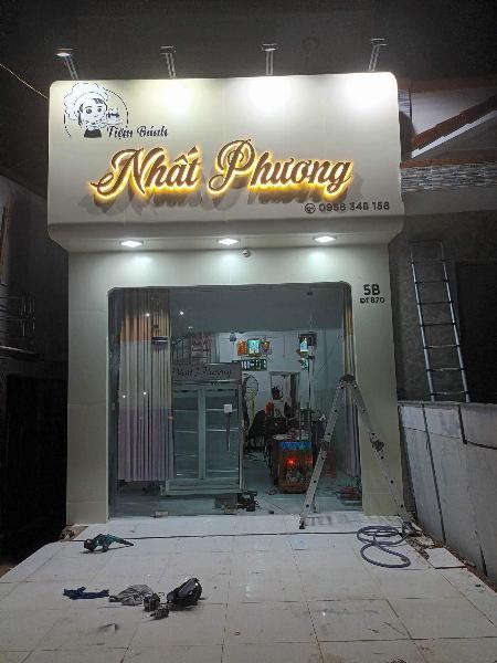 Bảng Hiệu Alu chữ mica led hắt chân